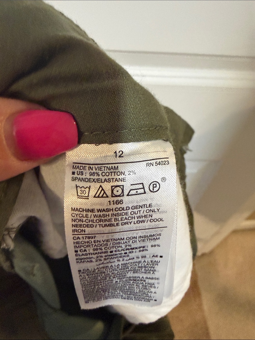 Old Navy Green Camo Women's Bermuda Shorts - Picture 3 of 6
